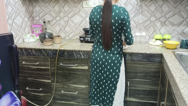 Indian Punjabi Ma Put New Desi Chudai Full Galiyan Punjabi Full HD Desi Sardarni Stepmum Wound Mari In Kitchen