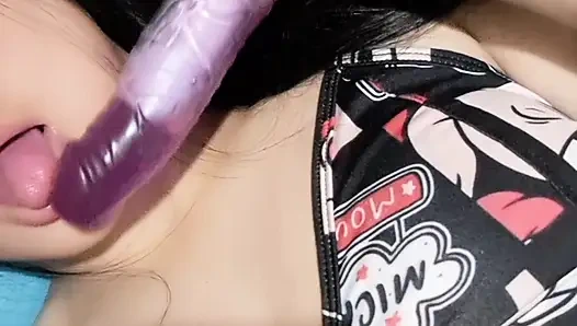 Indian virgin masturbating and extending her ass