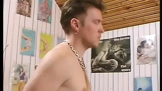 Üppiges geiles mädchen will, dass ihre saftige muschi in ihrem bett geknallt wird
