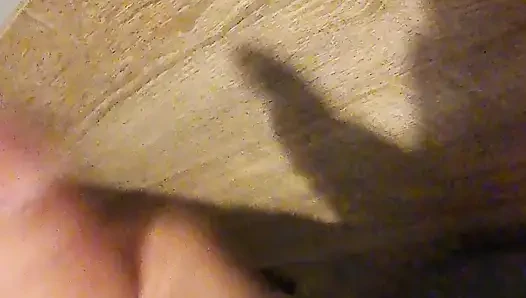 Tek başına mastürbasyon yapıyor