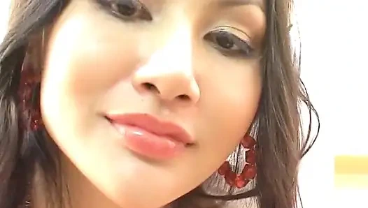 Сногсшибательная азиатская невеста соблазняет соло