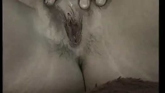 Tante nakal lagi asik ngentot memeknya sendirian