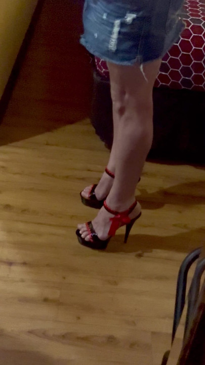 Cd Mallory just walking  in my favorite black sexy high heels