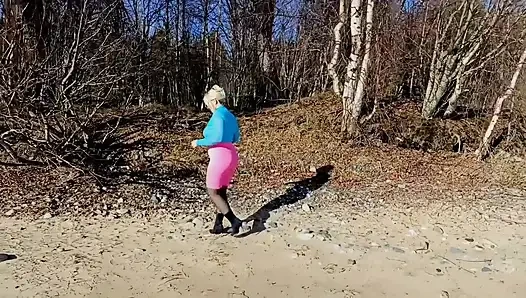 Sexy outfit für frühlingsspaziergang