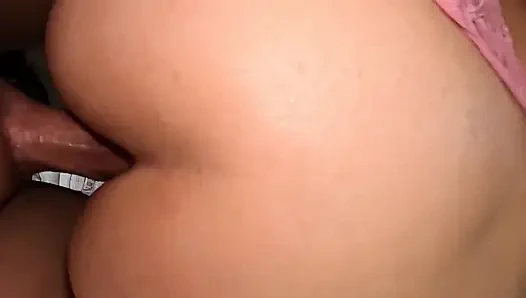 Onu dölle doldurana kadar ilk kez kız arkadaşımın götünü kırıyorum