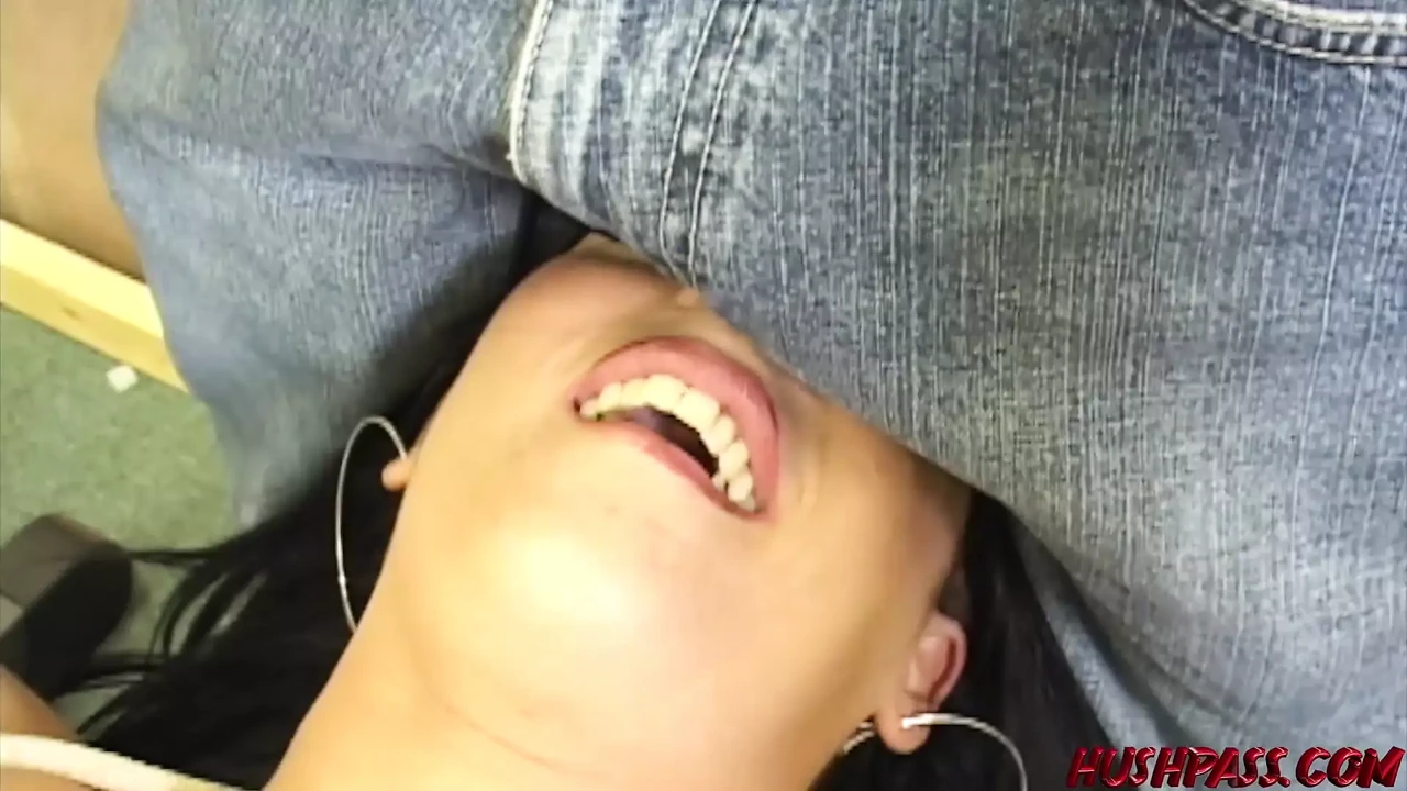 Gia Givanna在健身房里赚大鸡巴