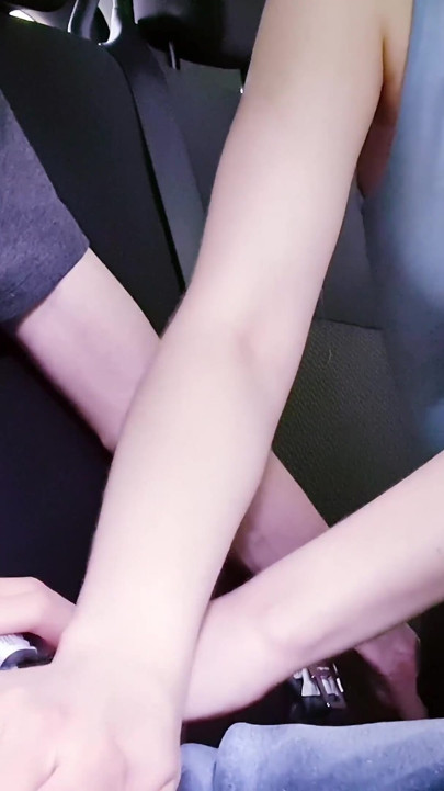 Hot Blowjob And Swallowing Cum In A Car!