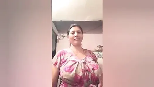 タンゴのキッチンソングの巨乳ネパール人叔母
