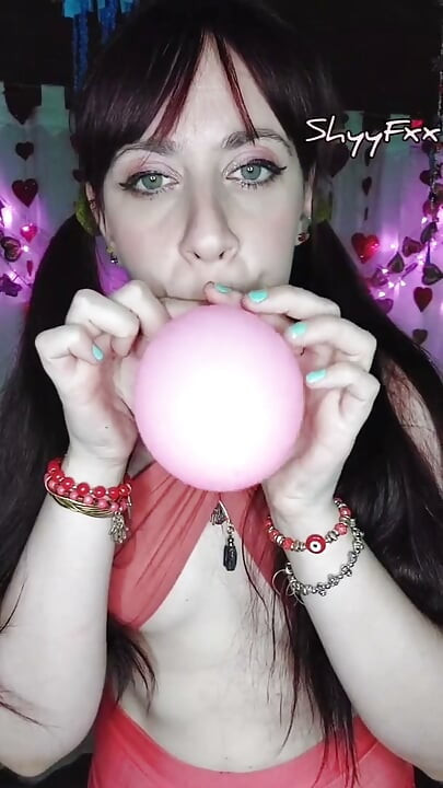 Shyyfxx Feliz Carnaval! Brincando com balões por todo o meu corpo - Fetiche looner
