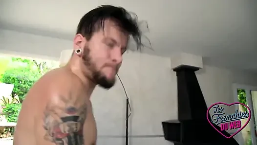 Clara und carollina, zwei große schlampen, die sex mit einem mann haben