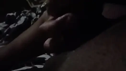 Cewek semok latina lagi asik nyepong kontol pov
