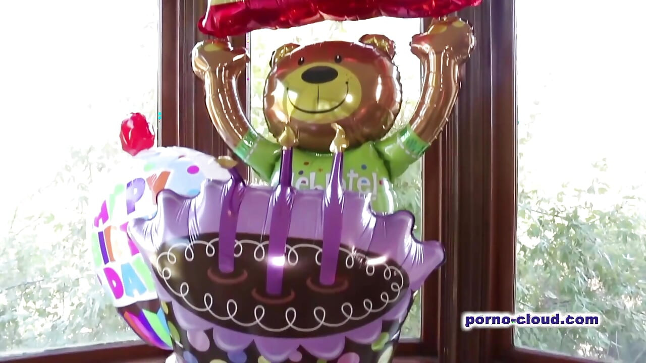 MiLF lesbica mangia le mie tette.