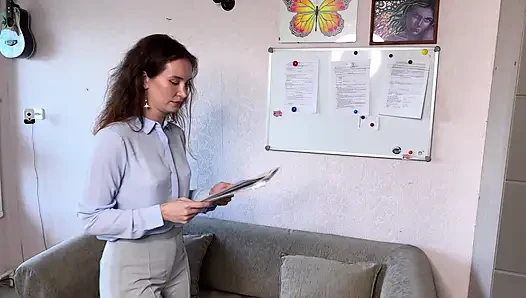 Er kam über ihren sexy arsch in ihrer bürohose