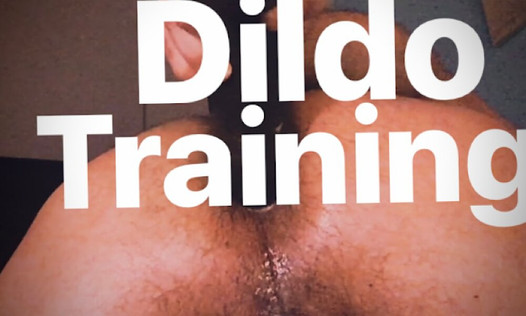 Trening dildo, duży brązowy tyłek