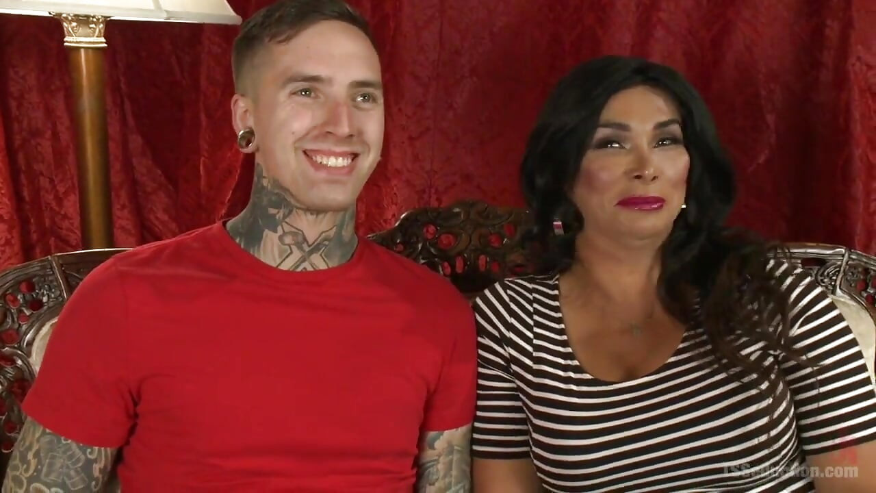Clipește și Curul tău este plin de pula ei - Vaniity cea puternică.