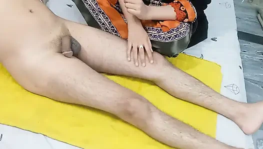 Suami India memijat kontol besar dan meraba mani muncrat di tangan istri