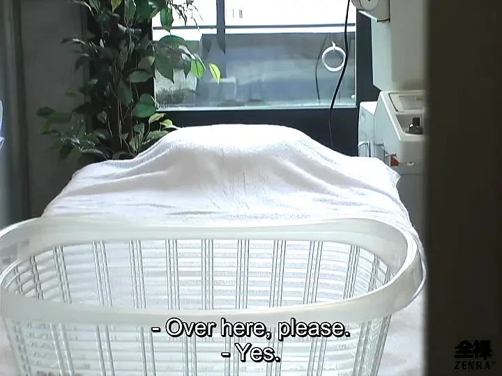 Cô vợ Nhật Bản hình thành hoàn hảo được mát-xa đồng tính nữ thường xuyên