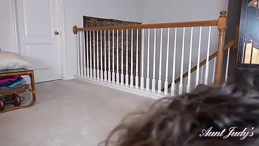 Auntjudys - olgun üvey annen Tia sana tabu sakso çekiyor