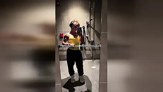 18 yaşındaki TikTok Thot'un amcığı kamerada patlıyor! Sansürsüz Gape