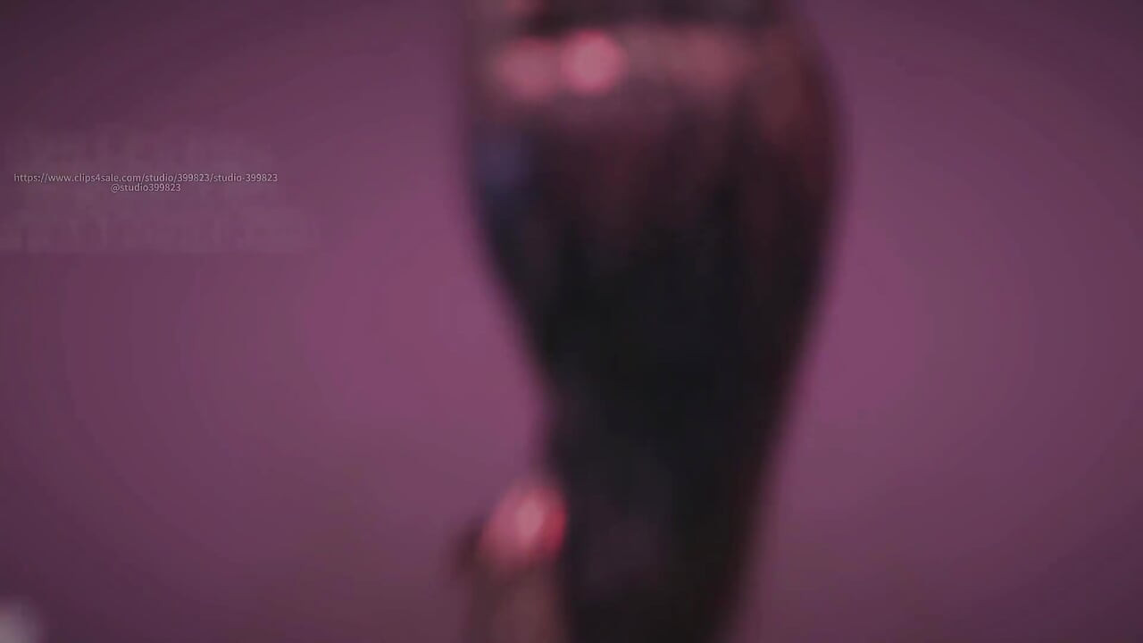 C038- Un homme est retenu dans un jouet et est assis sur le visage par le gros cul d’une femme