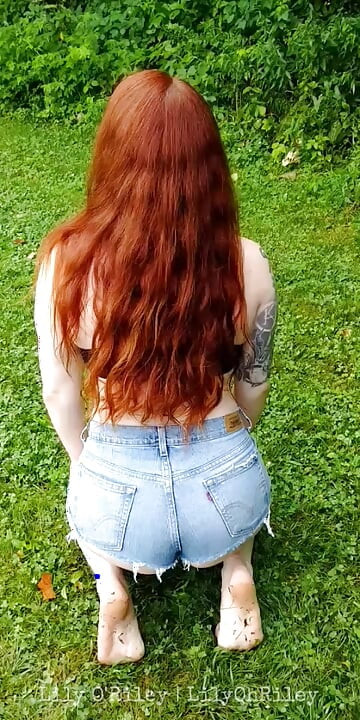 Κοκκινομάλλα επιδειξιομανής χύνει δυνατά στο πάρκο