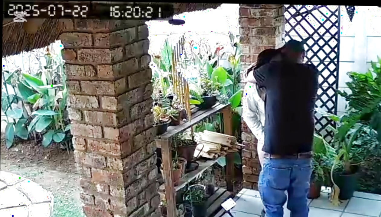 寝取られてる上司は、私に妻とセックスし、その間にオナニーしてほしいと言った