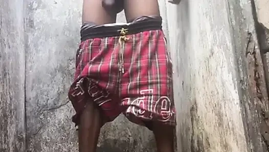 Femboy büyük yarağını sıvazlıyor