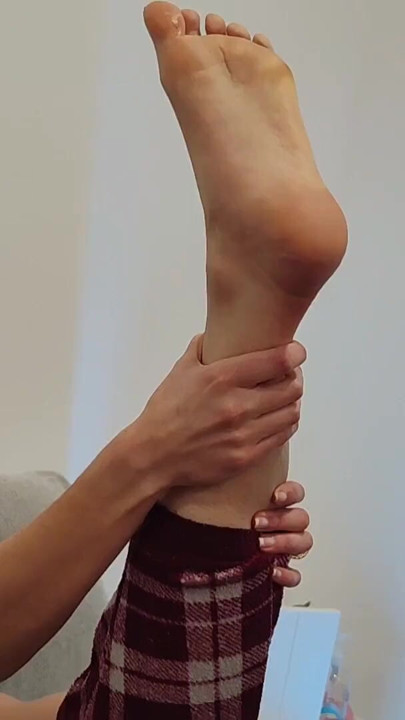 FOOT FETISH BRUNETTE SUCKING TOE IN THE MORNING SHANAXNOW | Clip 3