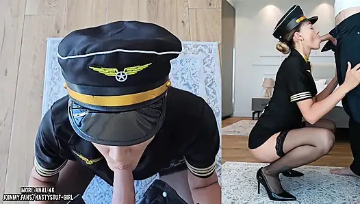 Hostes götündeki delik zonkluyor ve yarak için susamış