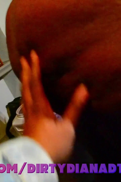 बड़ी गांड के साथ खेलना मेरे अवसाद में मदद करता है