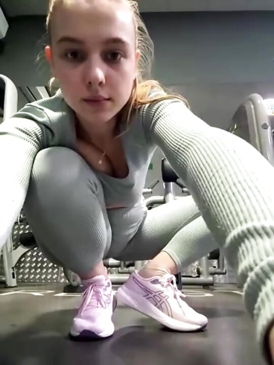 Hot Stretching in the gym with jucielussie