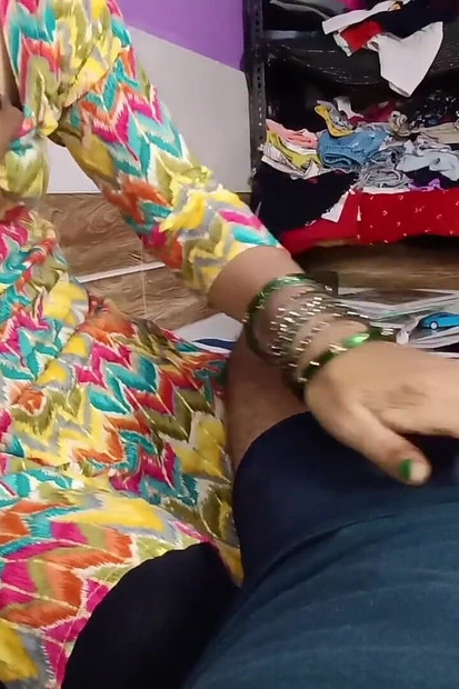 Žestoko jebao polusežicu u njezinoj sobi