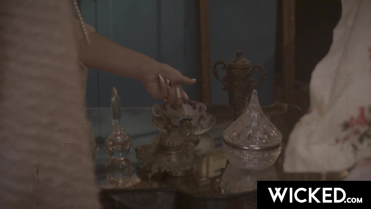 WICKED - heiße 1920er flapper violet starr stöhnt, als sie hart gefickt wird