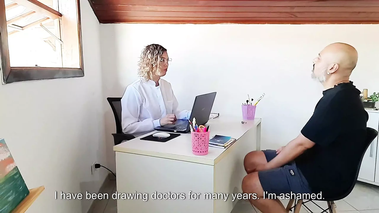 进行前列腺检查的医生最终在病人的屁股上插了一条穿戴式假阳具。