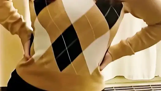 Ich hüpfe meine großen titten in einem schwulen lesbischen pullover und anderen springern für meine 48F fußballtrainerin, die sie und das gesamte team ficken will!