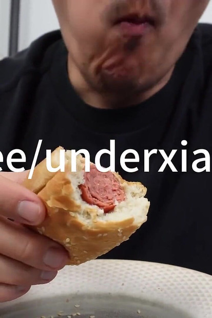 Jedenje hotdog asmr pune sperme