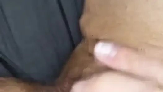 Я пощупаю себя пальцами. Моя киска хорошо влажная. Полное видео