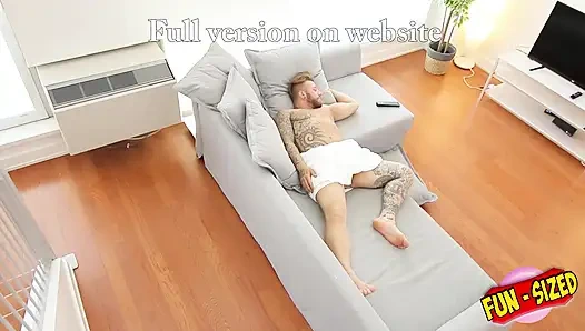 Funsize gençler - minyon bir sarışın büyük yarakla götten sikiliyor