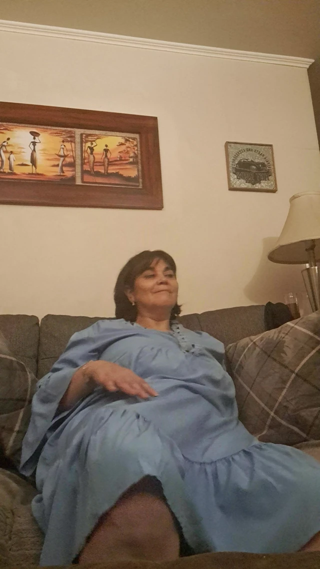 Stepson's friend seduced me to show him a mature body