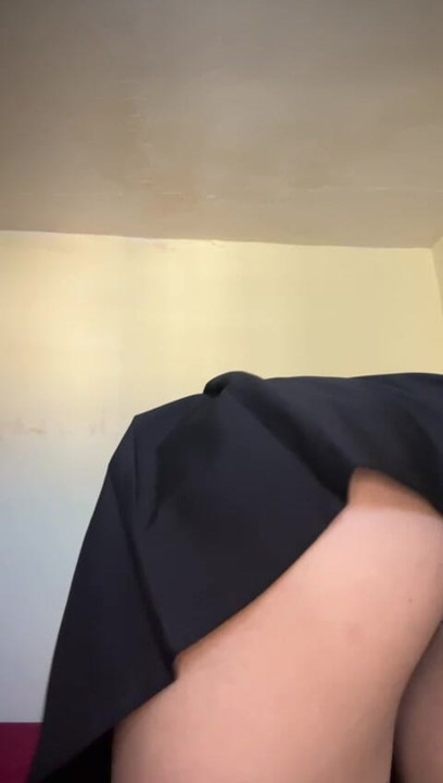 Thick booty arab girl in hijab plays with her slutty butt – horny muslim ass worship