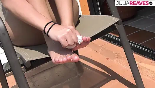 Ateşli olmak için kahverengi ayaklar üzerime püskürtülür