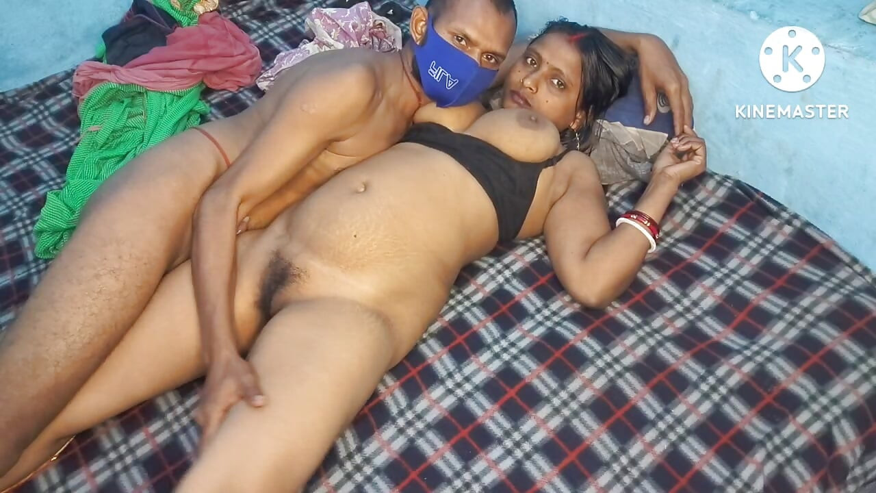 Indijska seksi svastika je prevarila svog muža i jako je jebao njen prijatelj (Hindi audio)