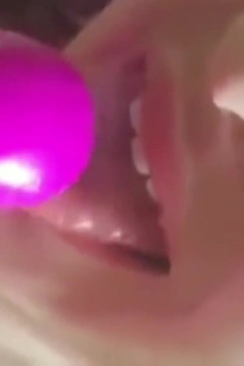 YoungEnglishBBW - Spreading my pussy rubbing clit