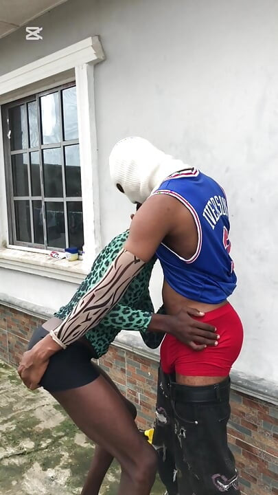 내 보지를 젖은 창녀로 만드다