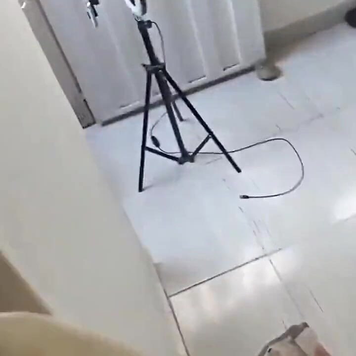 내 이웃은 정말 날 따먹고 싶어, 나는 그의 소원을 이행. 이웃을 위해 창녀가 되어야 할 때도 있습니다.