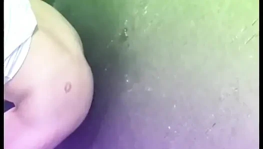 Ehefrau zum ersten Mal ein Fetisch, Blowjobs zu geben, schluckt Sperma aus dem Glory Hole von Fremden!