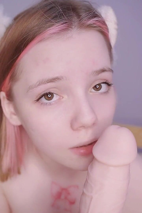 새아빠의 정액을 원하는 십대 18 새끼 고양이!