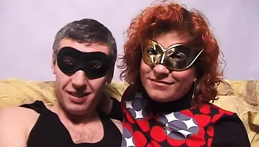 Странная пара наслаждается трахом перед камерой в любительском видео