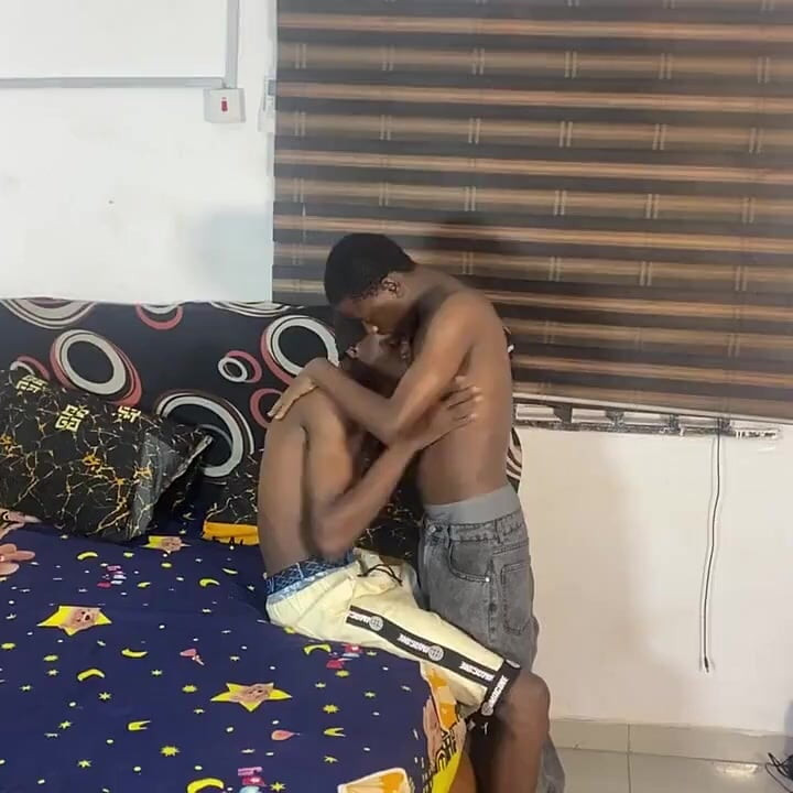 Ona üvey babamın bizi görebileceğini söyledim ama yine de yaptık