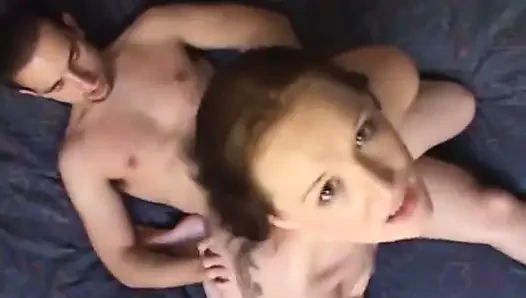 Jordan styles fickt im schlafzimmer mit ihren kleinen titten